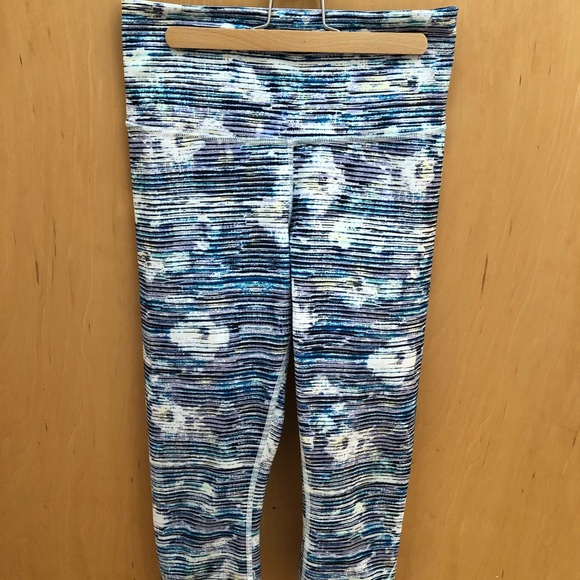 Lululemon True Self Crop *like NEW*! - Picture 2 of 5